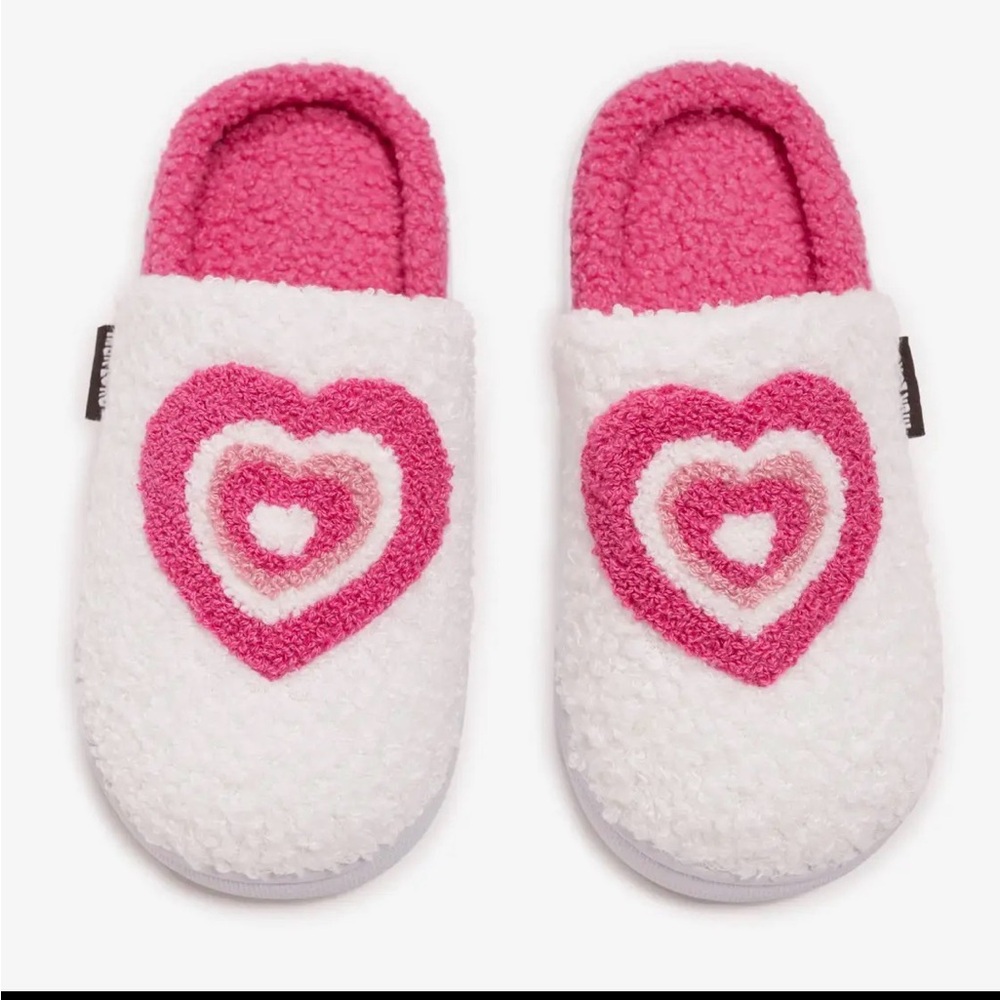 M 7-8 MUK LUK Pink Heart Sherpa Women’s Slippers - Cozy Indoor Slip-Ons